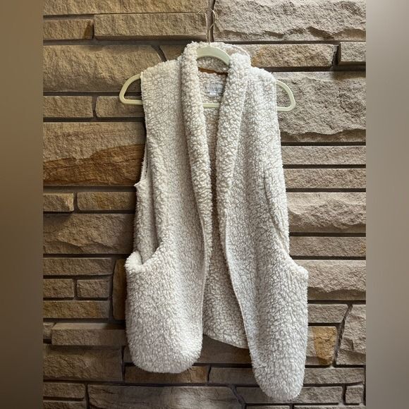 Koolaburra by UGG Frosted Brushed Sherpa Vest Cream small cozy - Picture 2 of 10